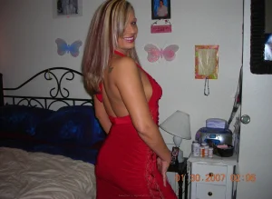 44-blonde-girl-shows-her-pussy