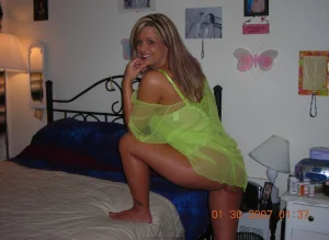 50-blonde-girl-shows-her-pussy