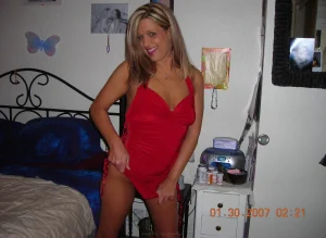 56-blonde-girl-shows-her-pussy