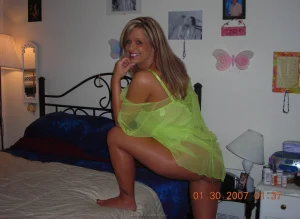 61-blonde-girl-shows-her-pussy