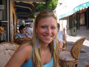 03-blonde-glamour-babe