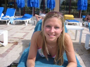 07-blonde-glamour-babe