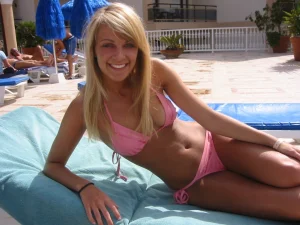 09-blonde-glamour-babe