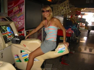 28-blonde-glamour-babe