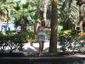 30-blonde-glamour-babe