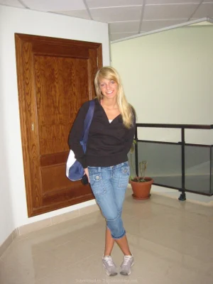 39-blonde-glamour-babe