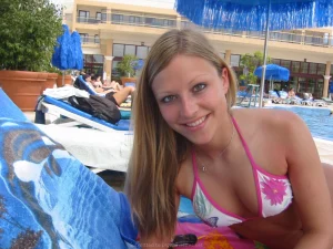 53-blonde-glamour-babe