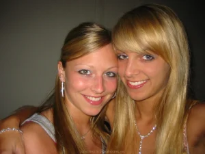 60-blonde-glamour-babe