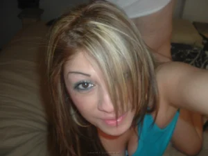 06-blonde-making-blowjob