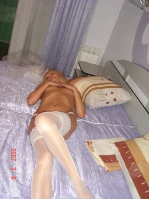 10-blonde-prefers-rest-topless