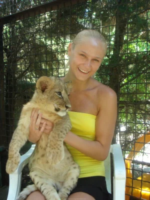 18-blonde-prefers-rest-topless