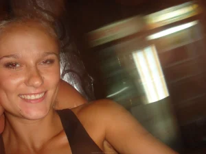 32-blonde-prefers-rest-topless