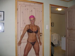 03-blonde-shows-her-amazing-body