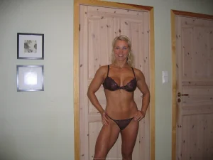 24-blonde-shows-her-amazing-body