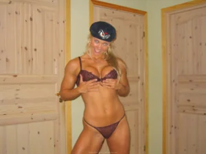 30-blonde-shows-her-amazing-body