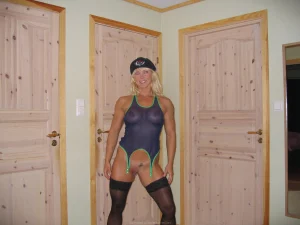 57-blonde-shows-her-amazing-body