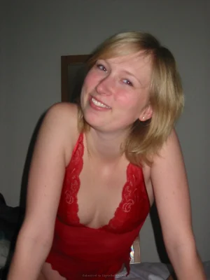 12-blondy-gf-takes-shower