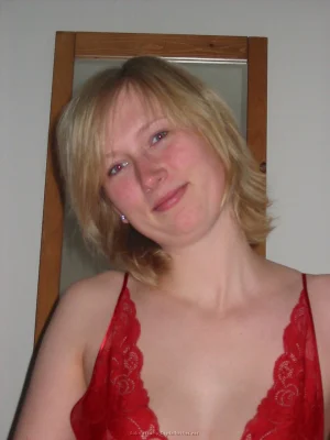 14-blondy-gf-takes-shower