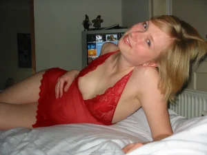 17-blondy-gf-takes-shower