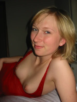 20-blondy-gf-takes-shower