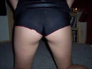 12-brunette-got-sexy-round-ass