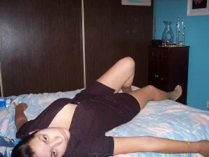 21-brunette-got-sexy-round-ass