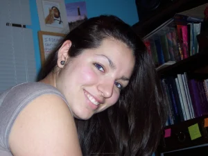 30-brunette-got-sexy-round-ass