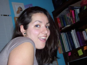 31-brunette-got-sexy-round-ass