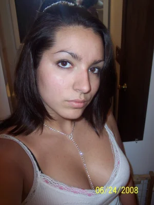 38-brunette-got-sexy-round-ass