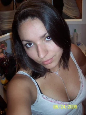 39-brunette-got-sexy-round-ass