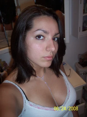 40-brunette-got-sexy-round-ass