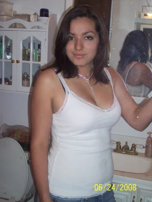 41-brunette-got-sexy-round-ass