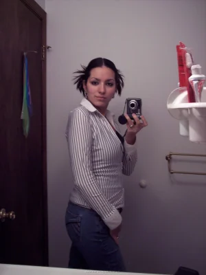 42-brunette-got-sexy-round-ass