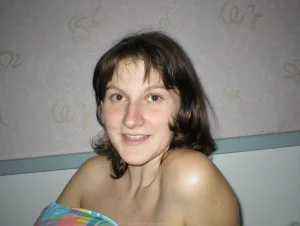 24-brunette-prefers-sex-toys