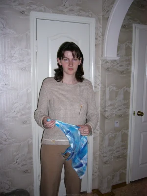 25-brunette-prefers-sex-toys