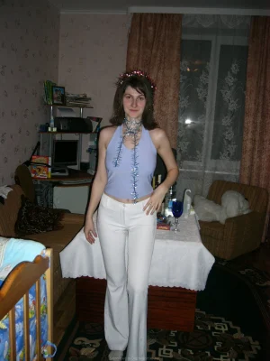 31-brunette-prefers-sex-toys