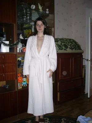 32-brunette-prefers-sex-toys