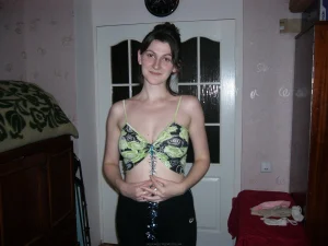 35-brunette-prefers-sex-toys