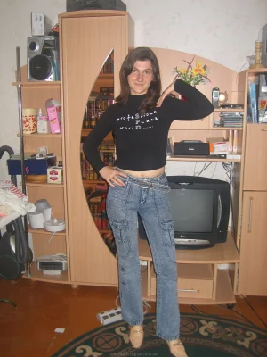 04-brunette-shows-her-boobies