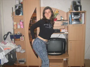 07-brunette-shows-her-boobies