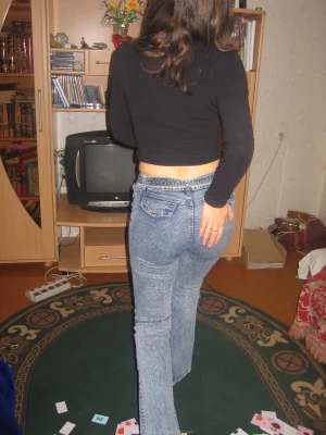 08-brunette-shows-her-boobies