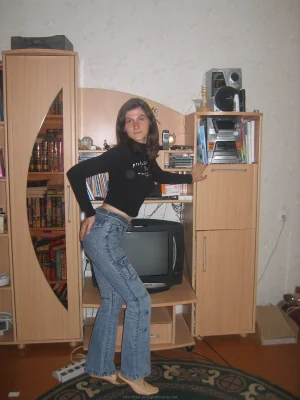 09-brunette-shows-her-boobies