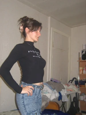 18-brunette-shows-her-boobies