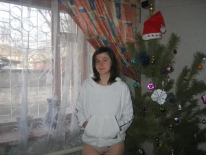 19-brunette-shows-her-boobies