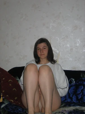 22-brunette-shows-her-boobies