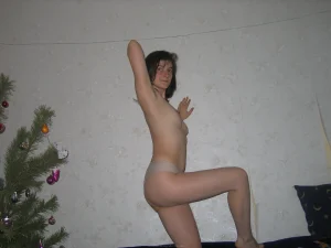 34-brunette-shows-her-boobies