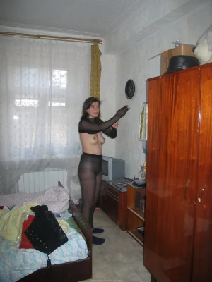 38-brunette-shows-her-boobies