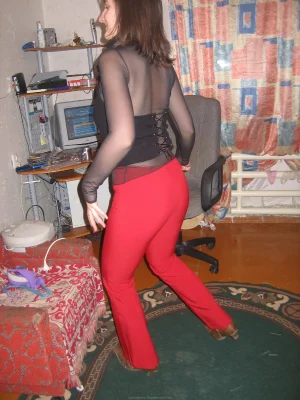 43-brunette-shows-her-boobies