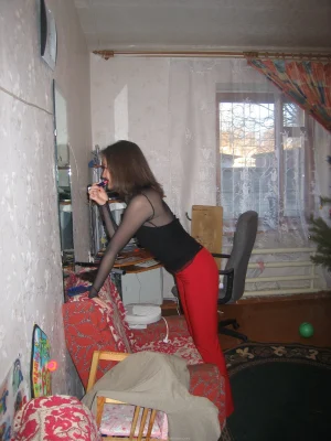 46-brunette-shows-her-boobies