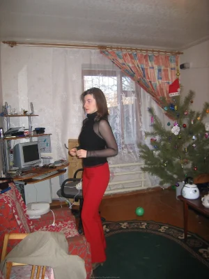 47-brunette-shows-her-boobies